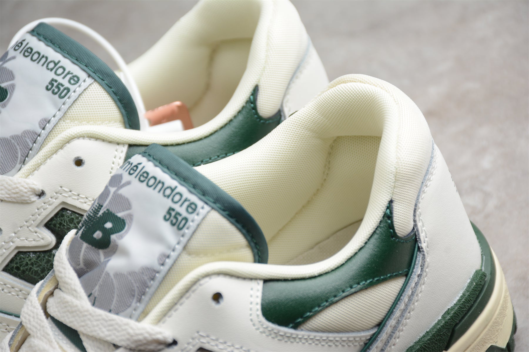 New Balance 550 Sea Salt Marsh Green