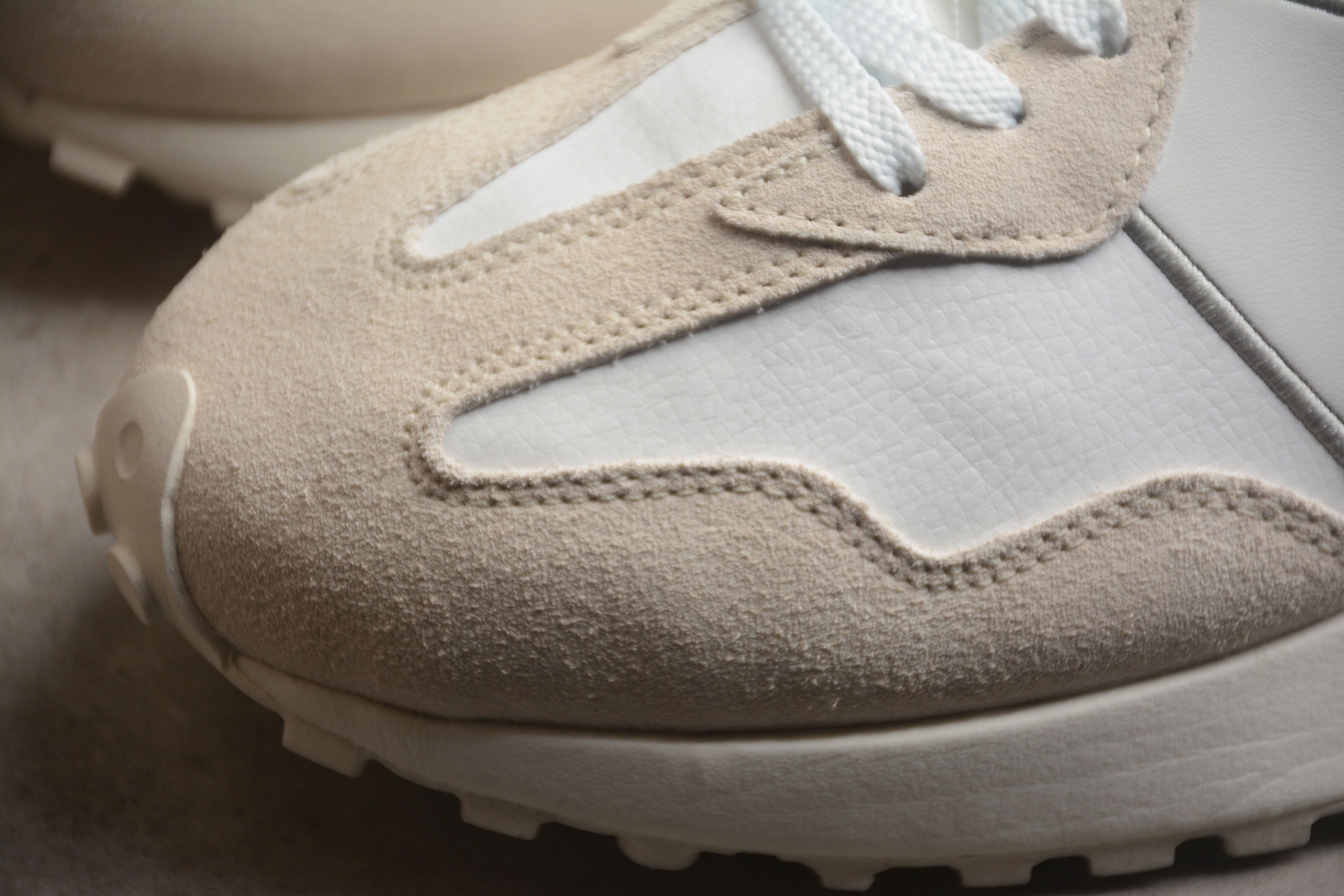 New Balance 327 Off White / Cream