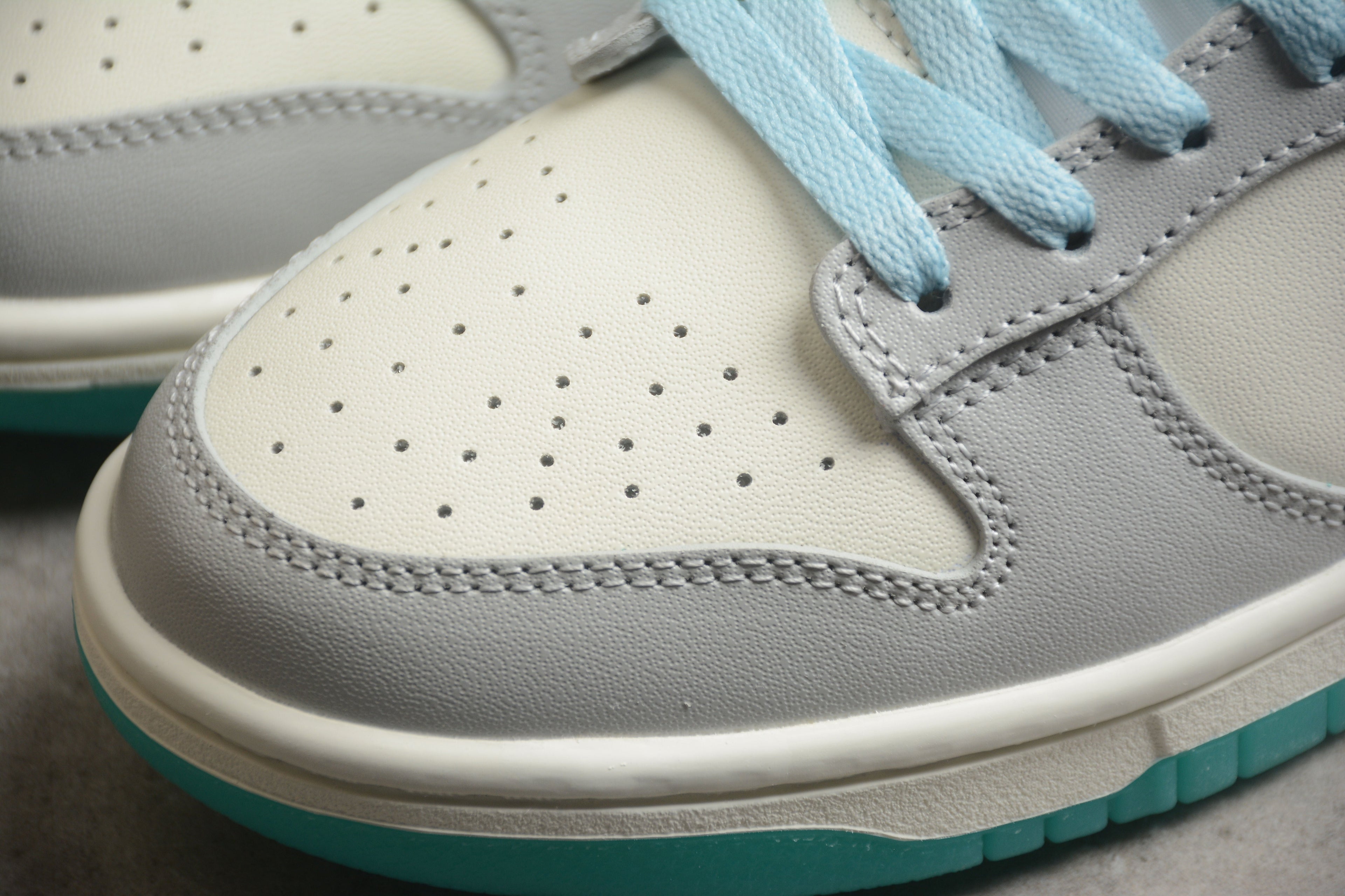 Nike Dunk Low SB Grey / Light Blue