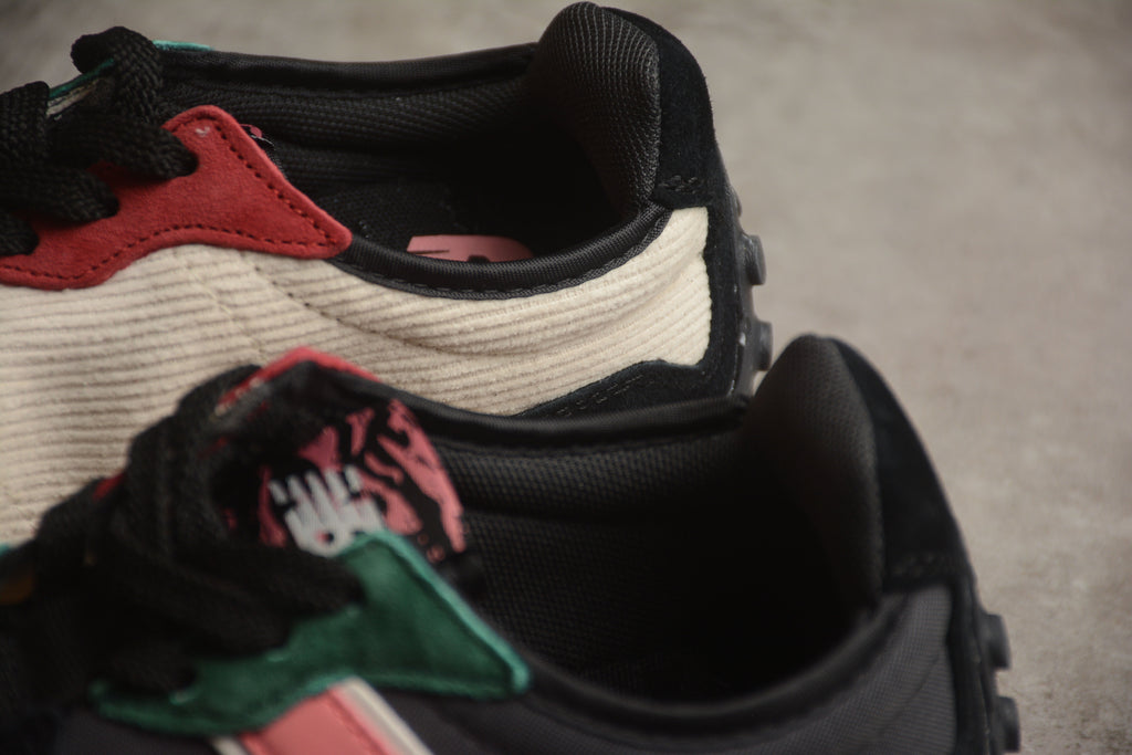 New Balance 327 Black / Pink