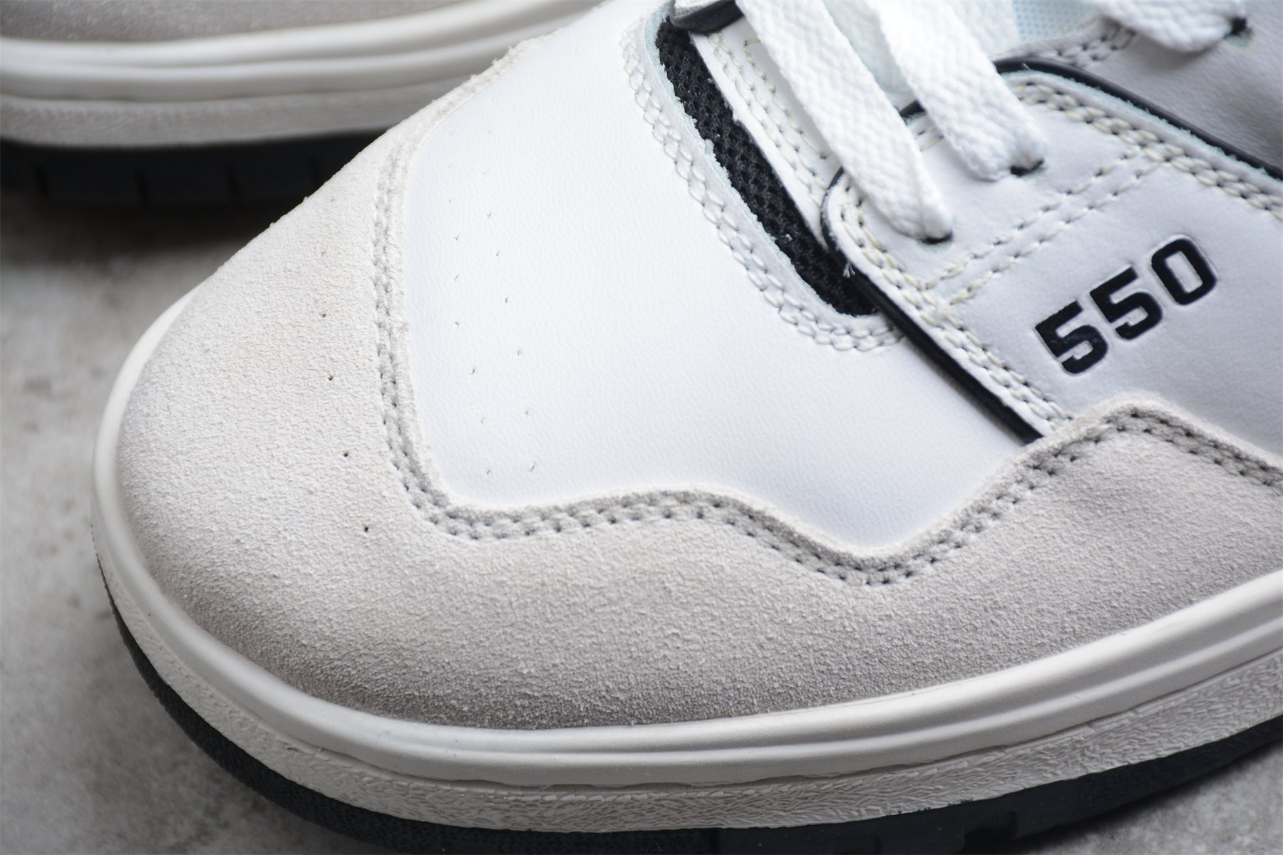 New Balance 550 White / Black