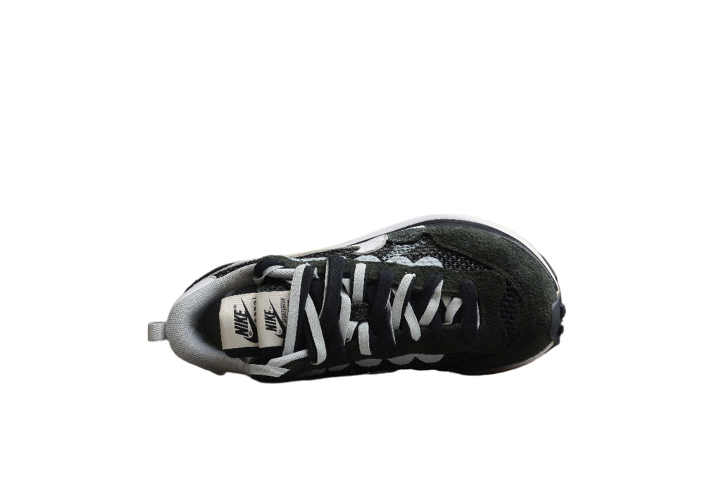 Nike x sacai VaporWaffle Black / White