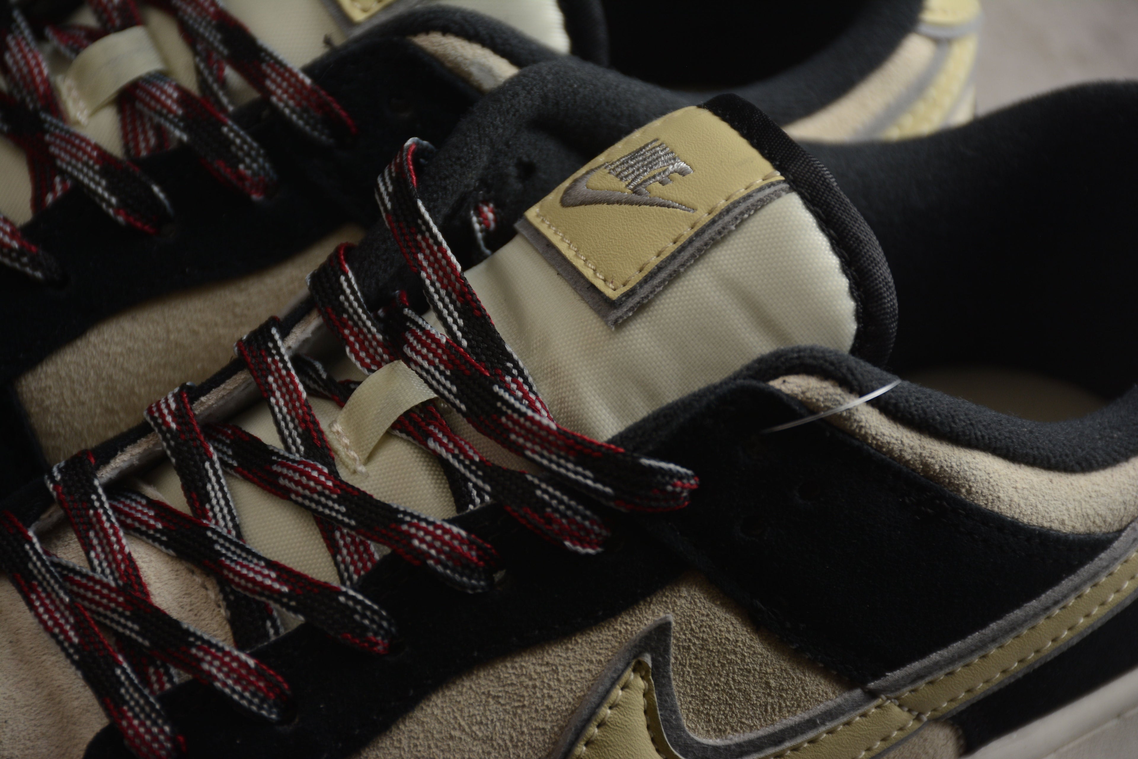 Nike Dunk Low Pro SB Beige / Black
