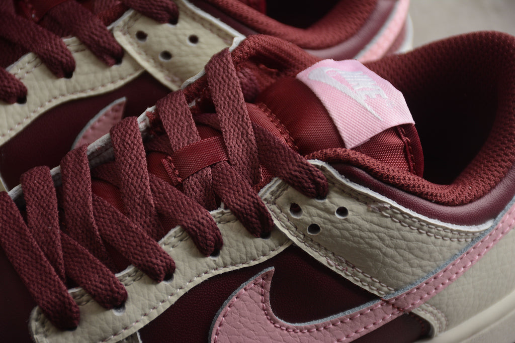 Nike Dunk Low  SB Burgundy / Pink