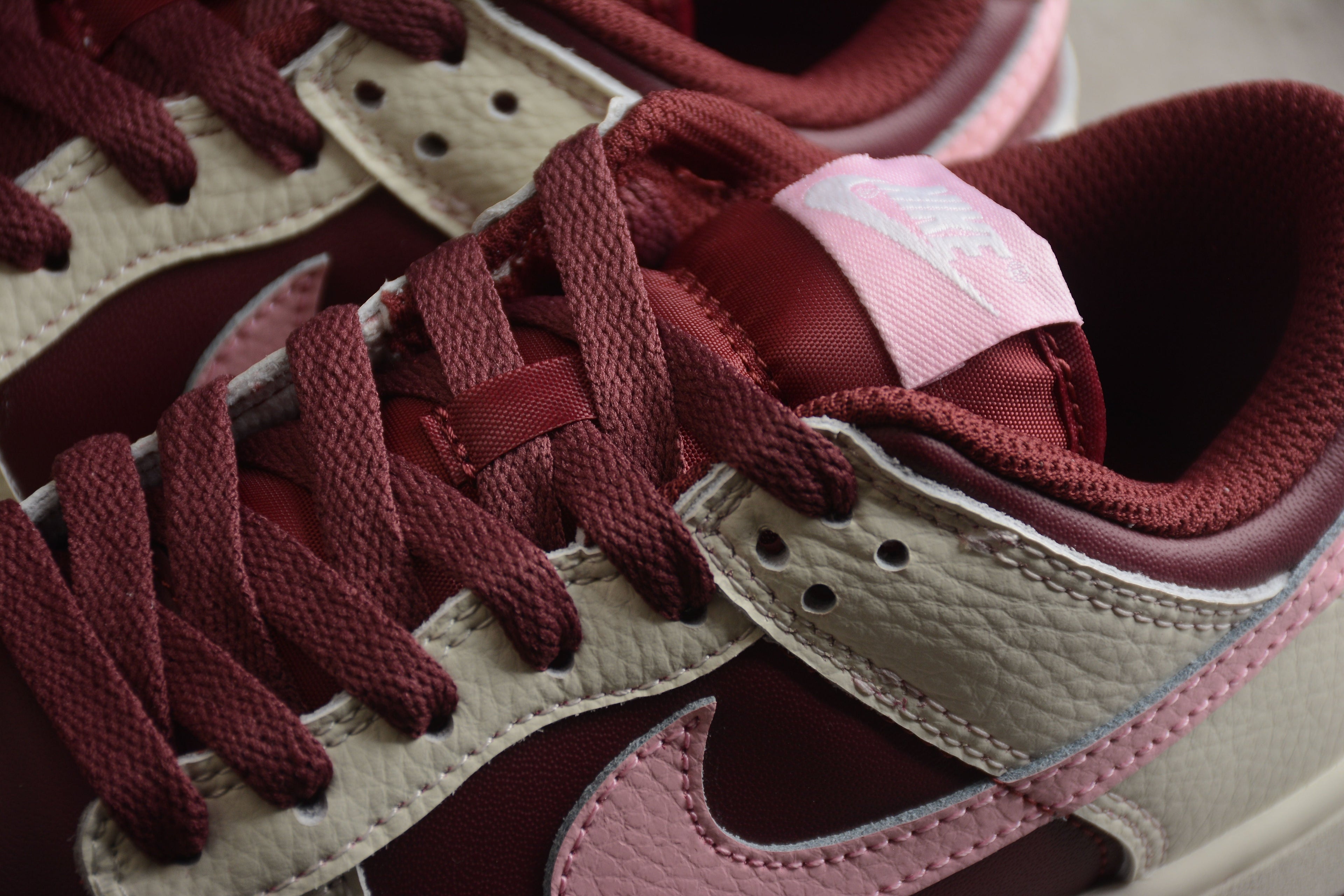 Nike Dunk Low  SB Burgundy / Pink