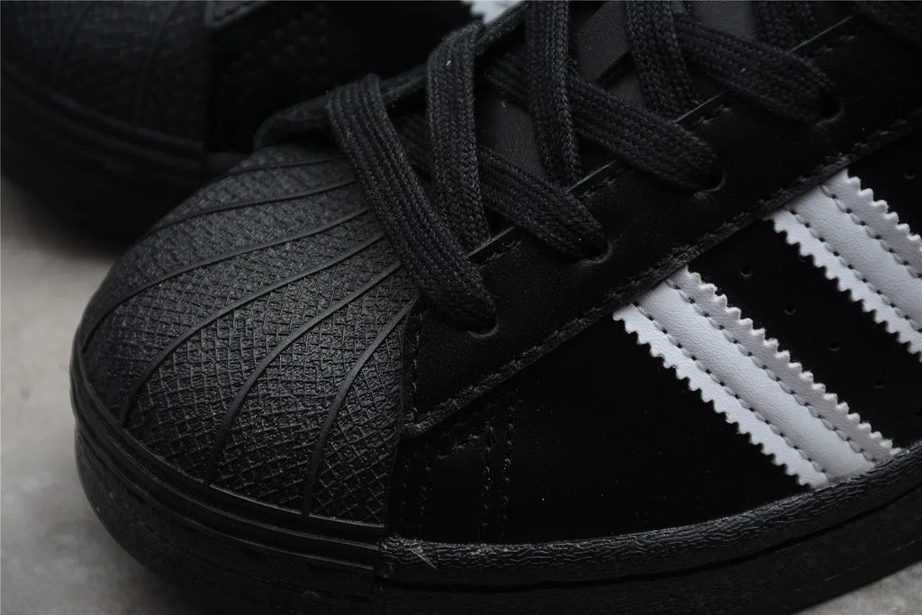 Adidas Superstar Black / White