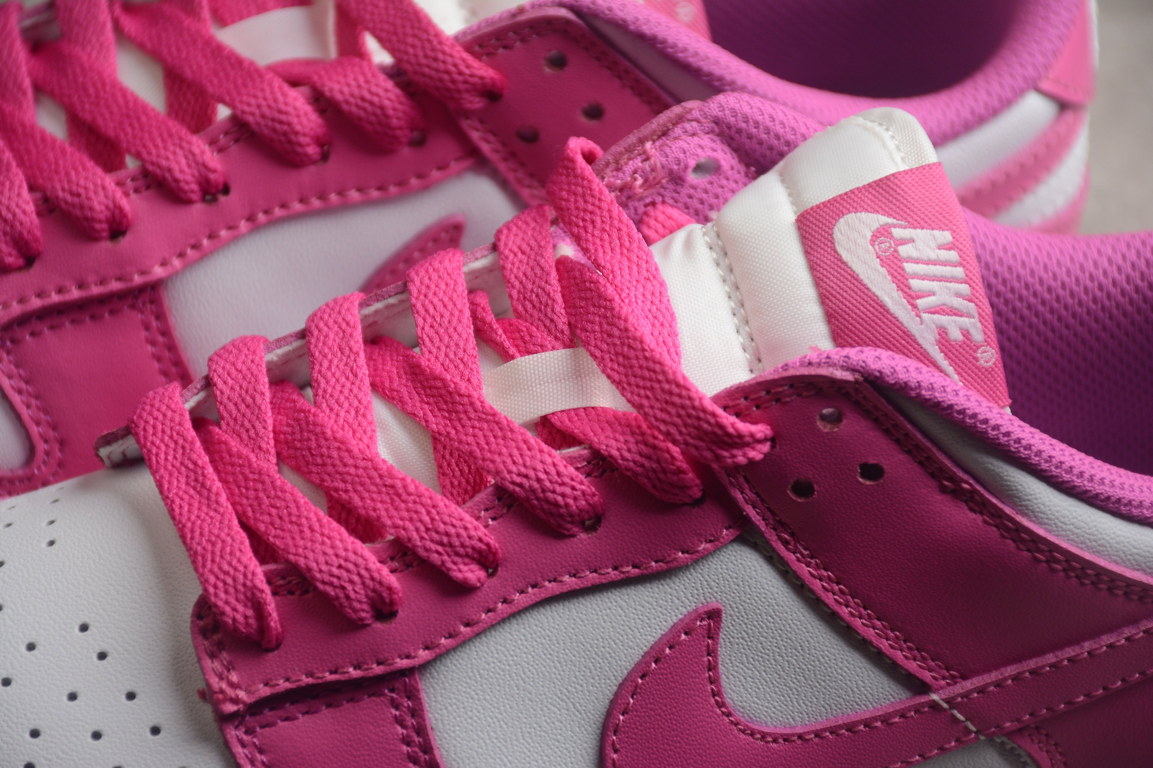 Nike Dunk Low  SB Fuchsia Pink