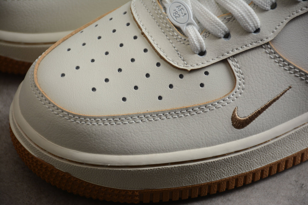 Nike Air Force One Mocha Brown / White