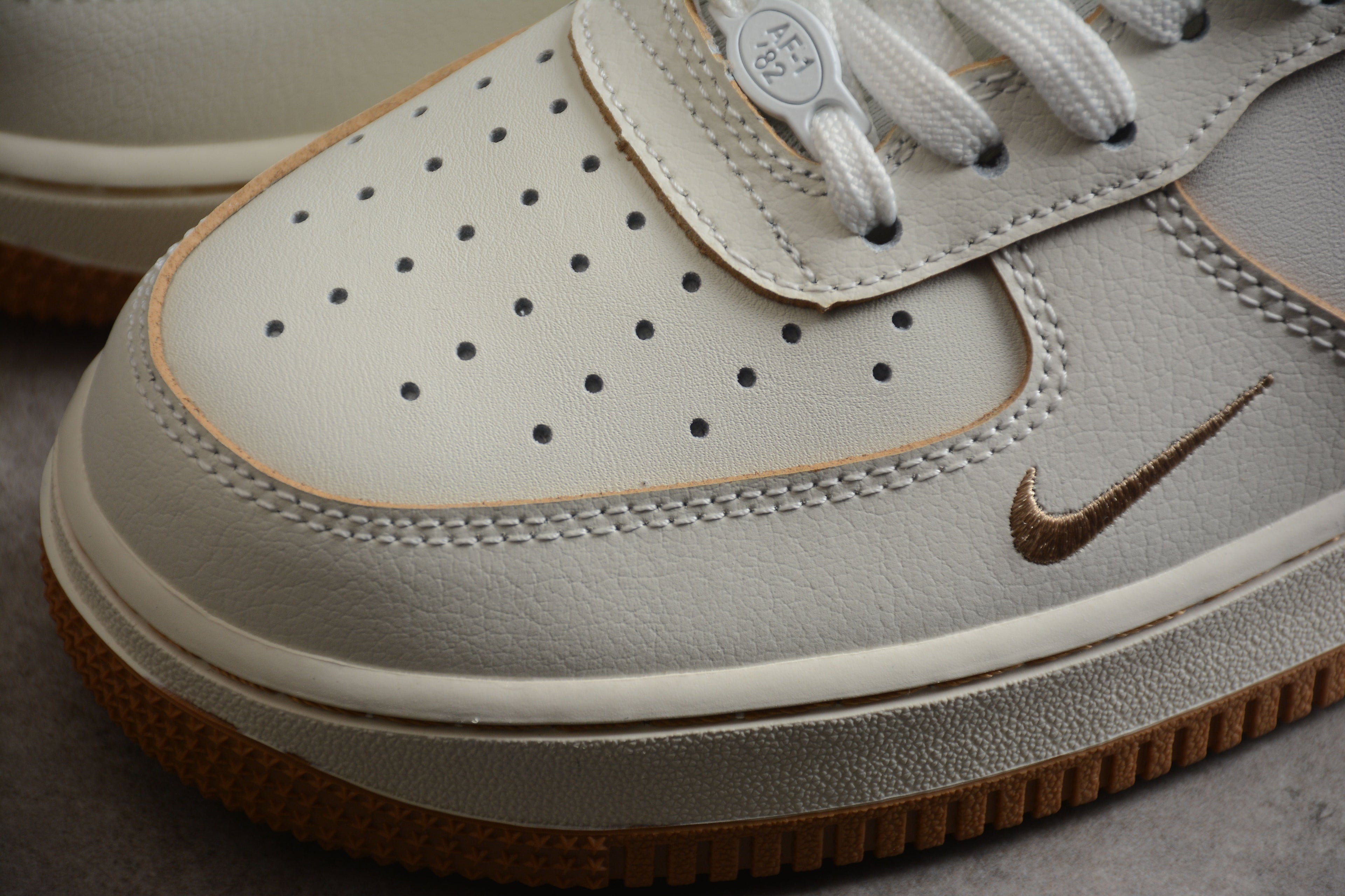 Nike Air Force One Mocha Brown / White