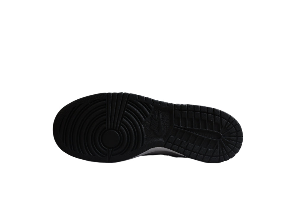 Nike Dunk Low  SB Black / White