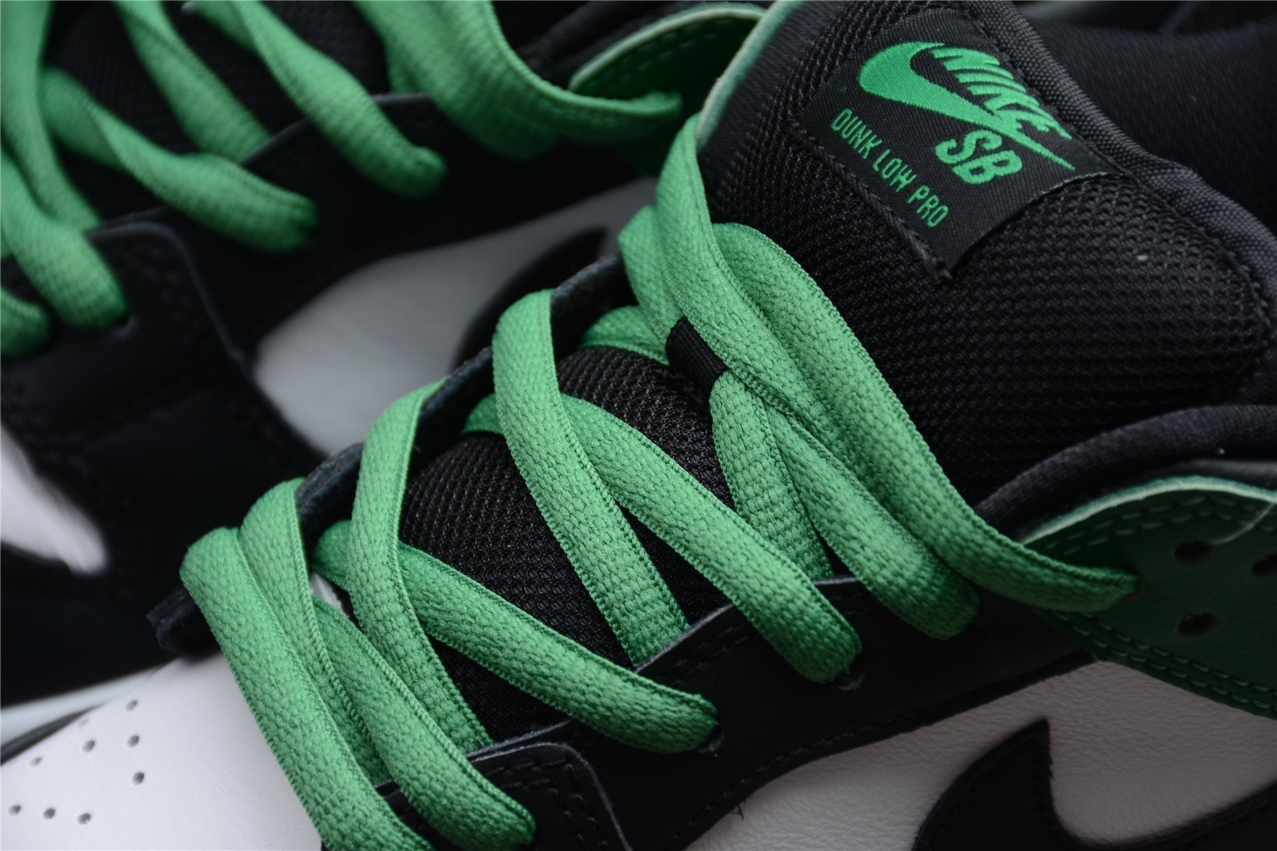 Nike Dunk Low SB Green / Black / White