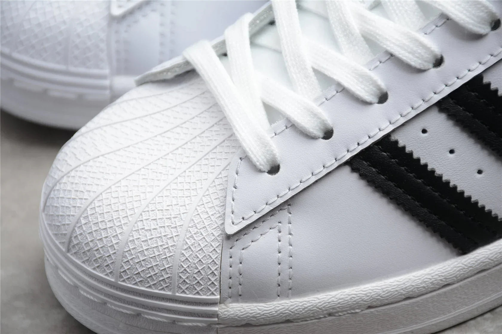 Adidas Superstar White / Black