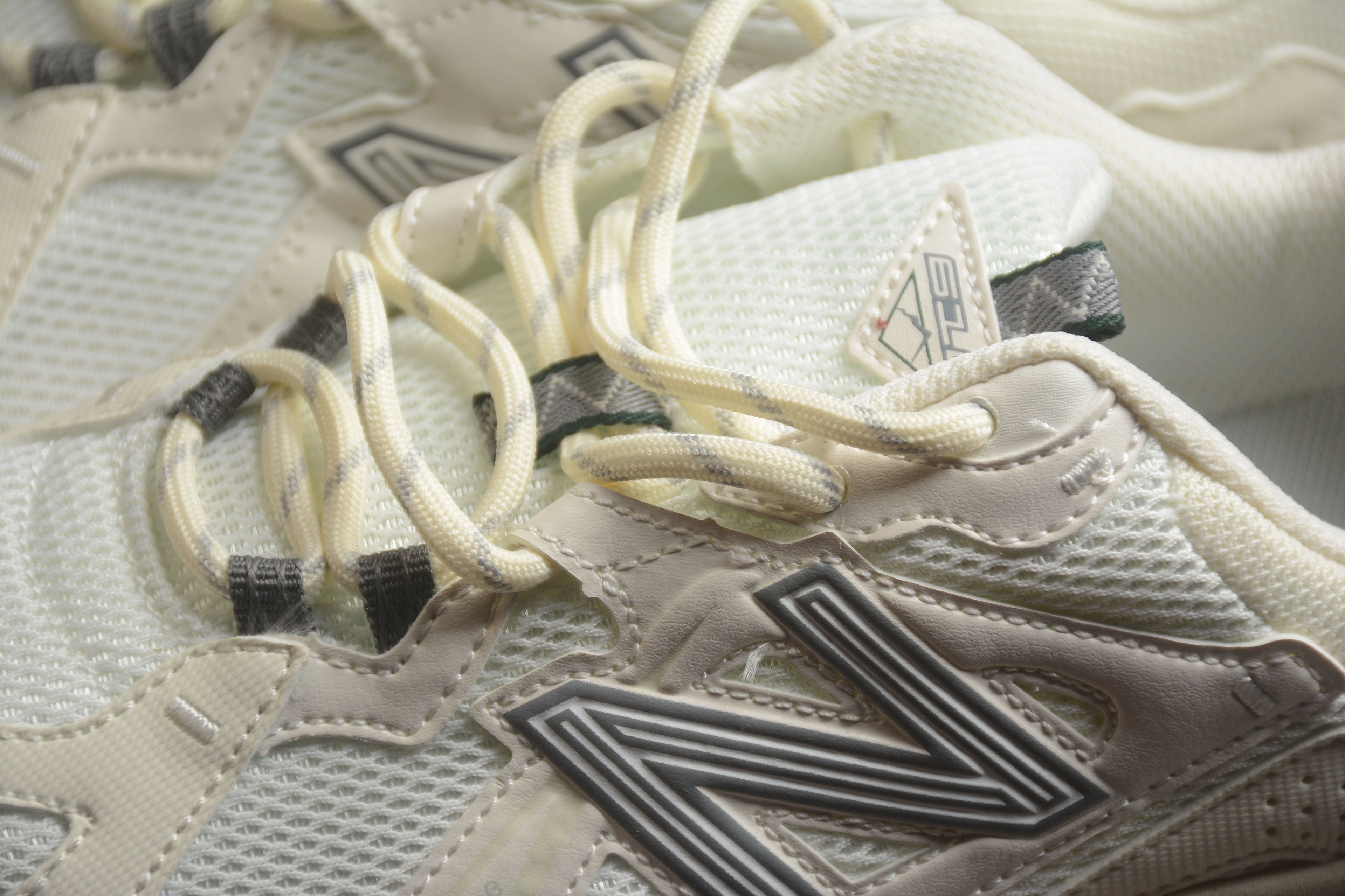 New Balance 610T Beige