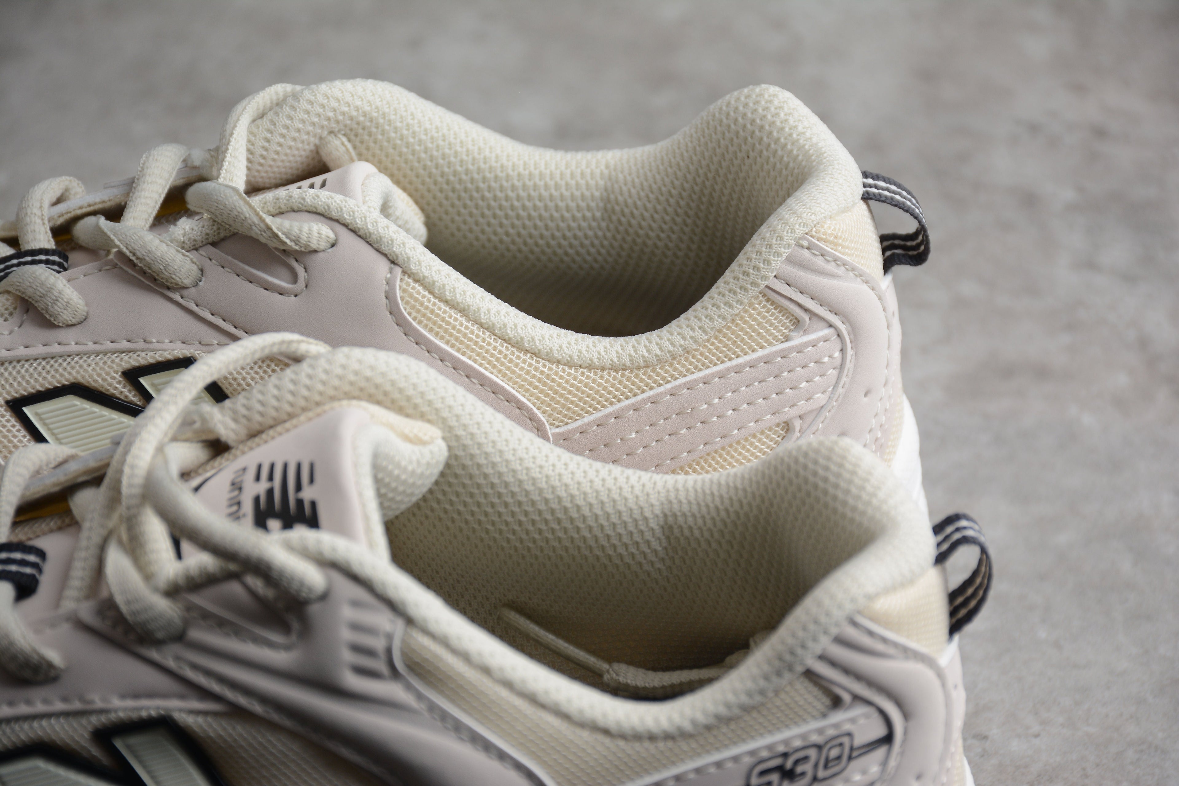 New Balance 530 Beige