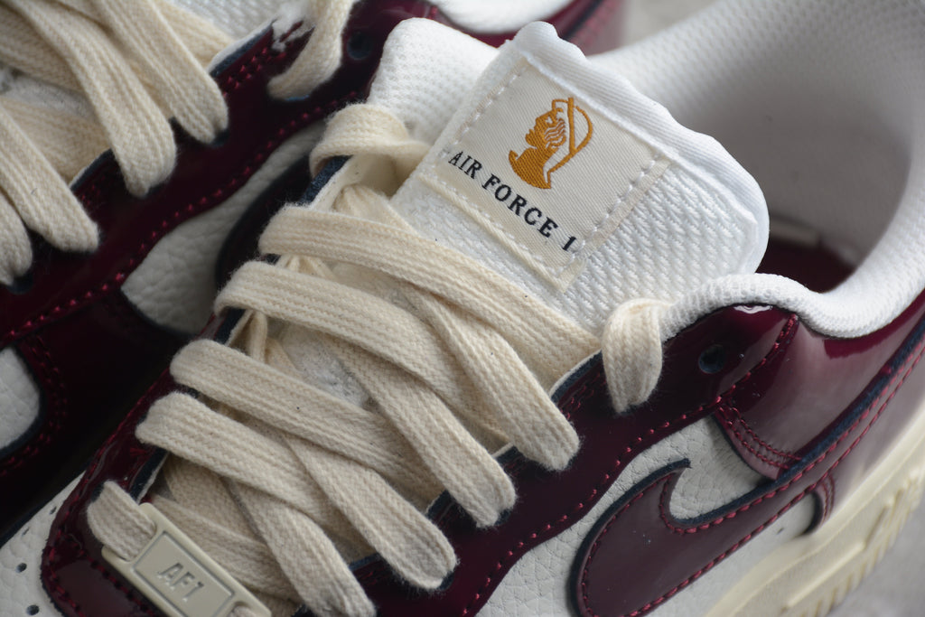 Nike Air Force One White / Burgundy