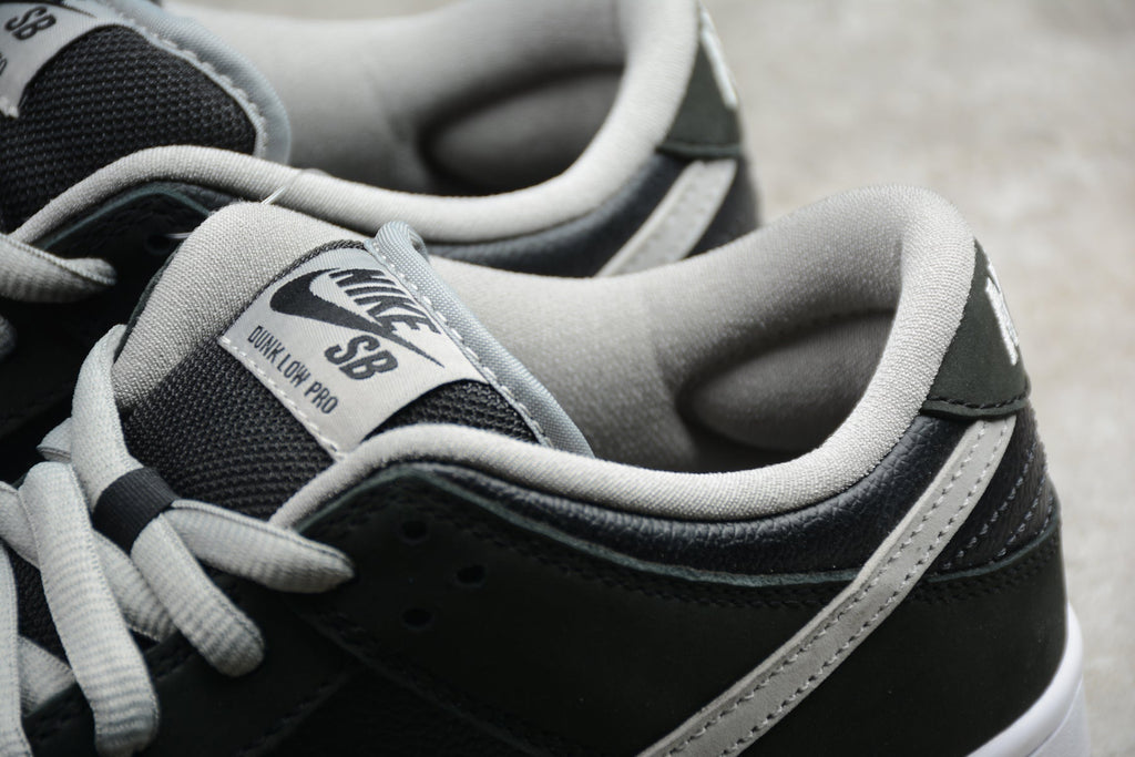 Nike Dunk Low SB Black / White