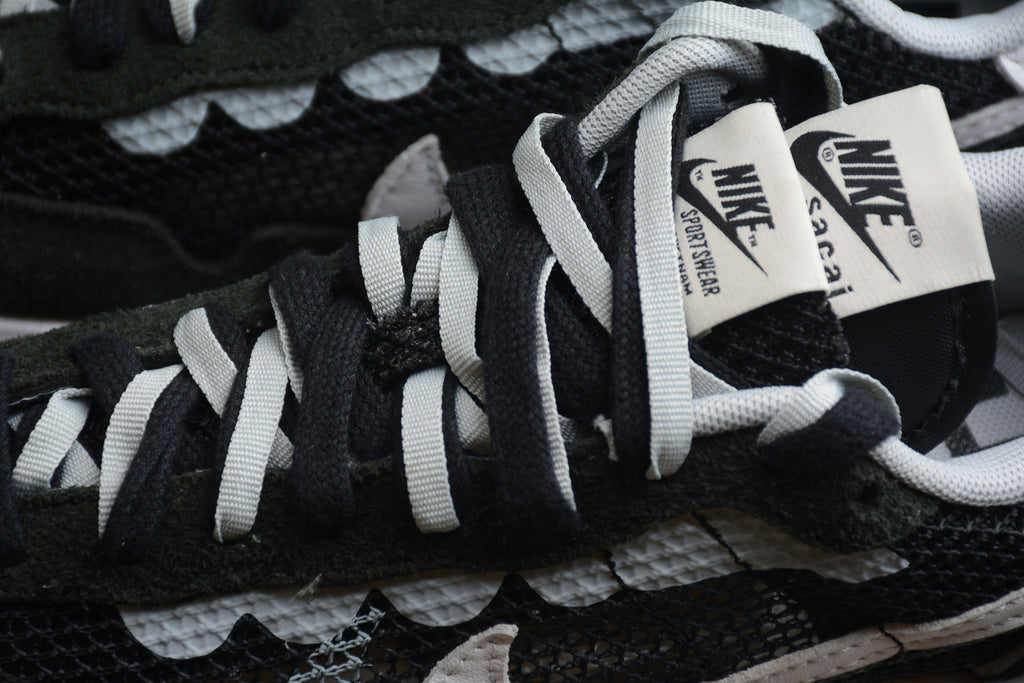 Nike x sacai VaporWaffle Black / White