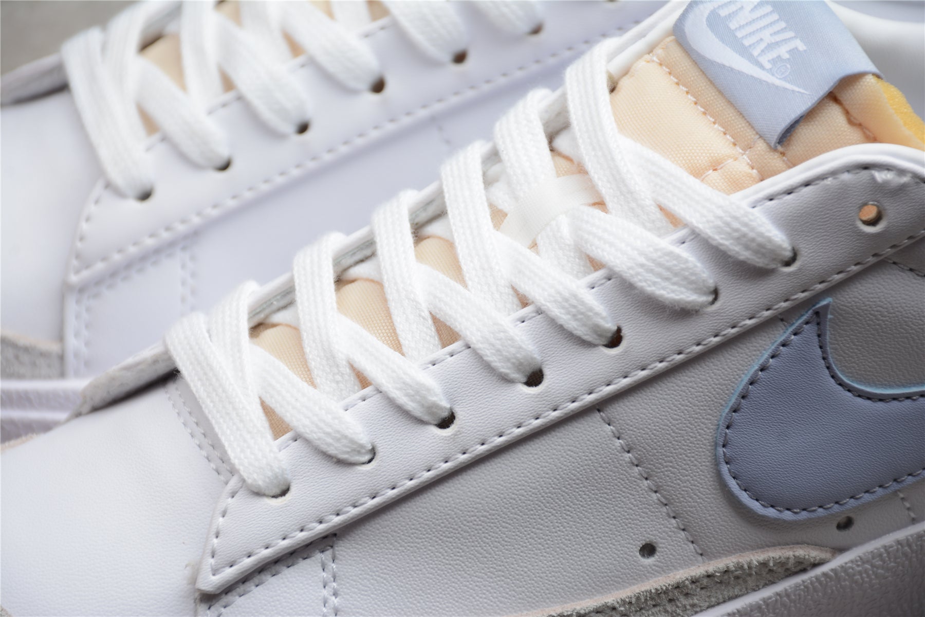 Nike Blazer Low White / Light Blue