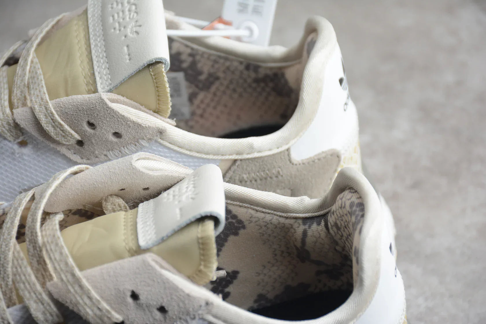 Adidas Jogger Boost White / Light Beige