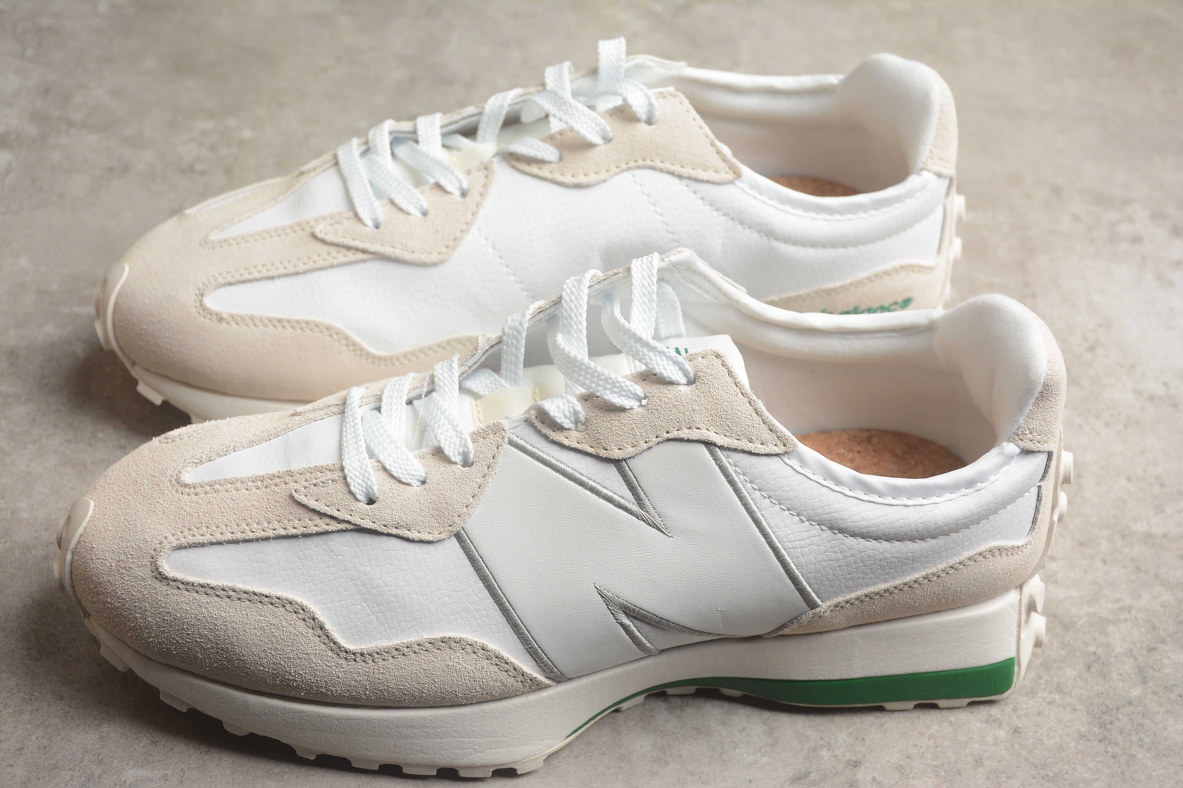 New Balance 327 Off White / Cream