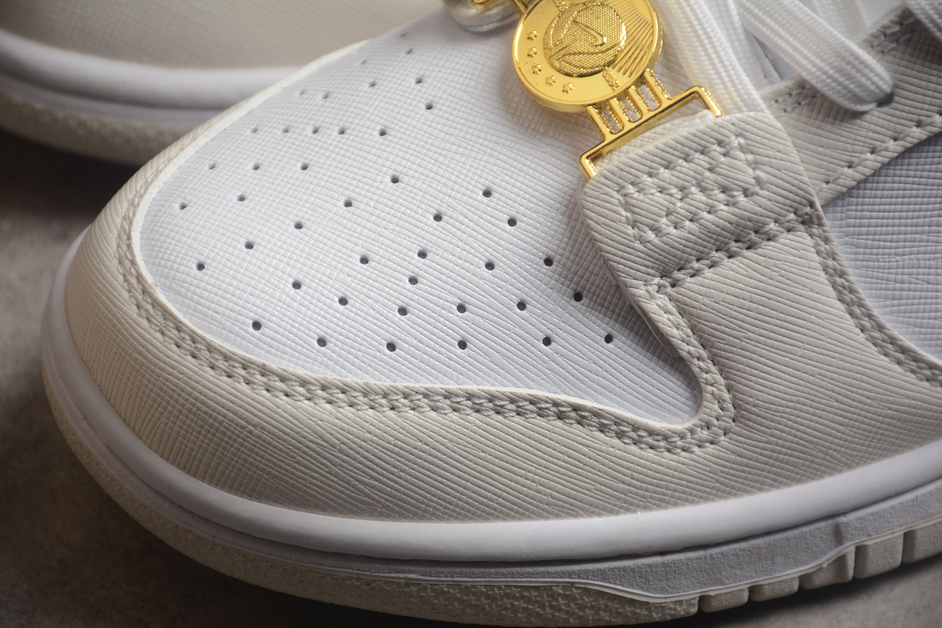 Nike Dunk Low  SB Beige