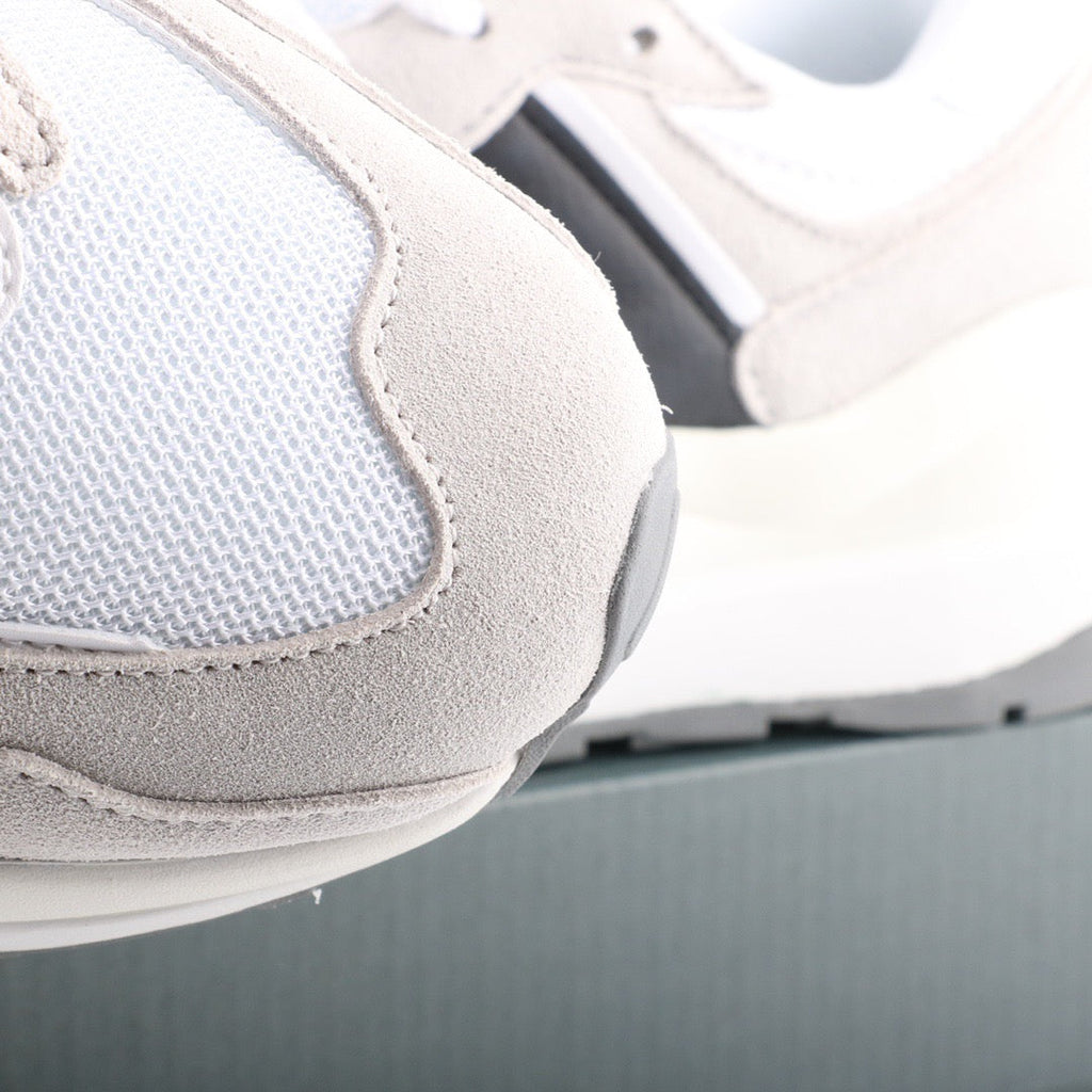 New Balance 5740 Sea Salt/Black