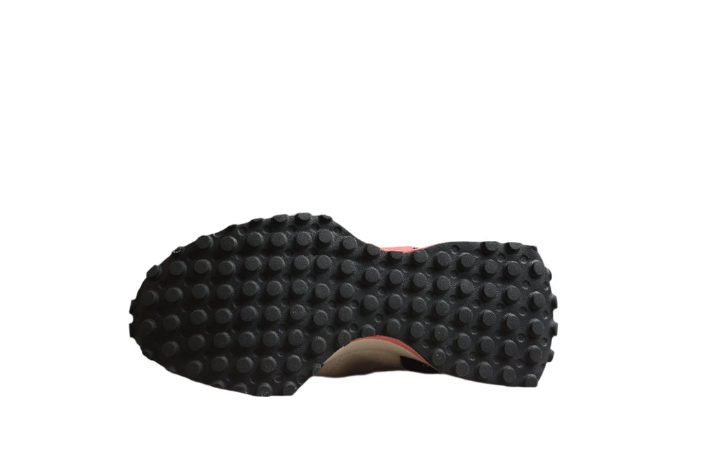New Balance 327 Black / Pink