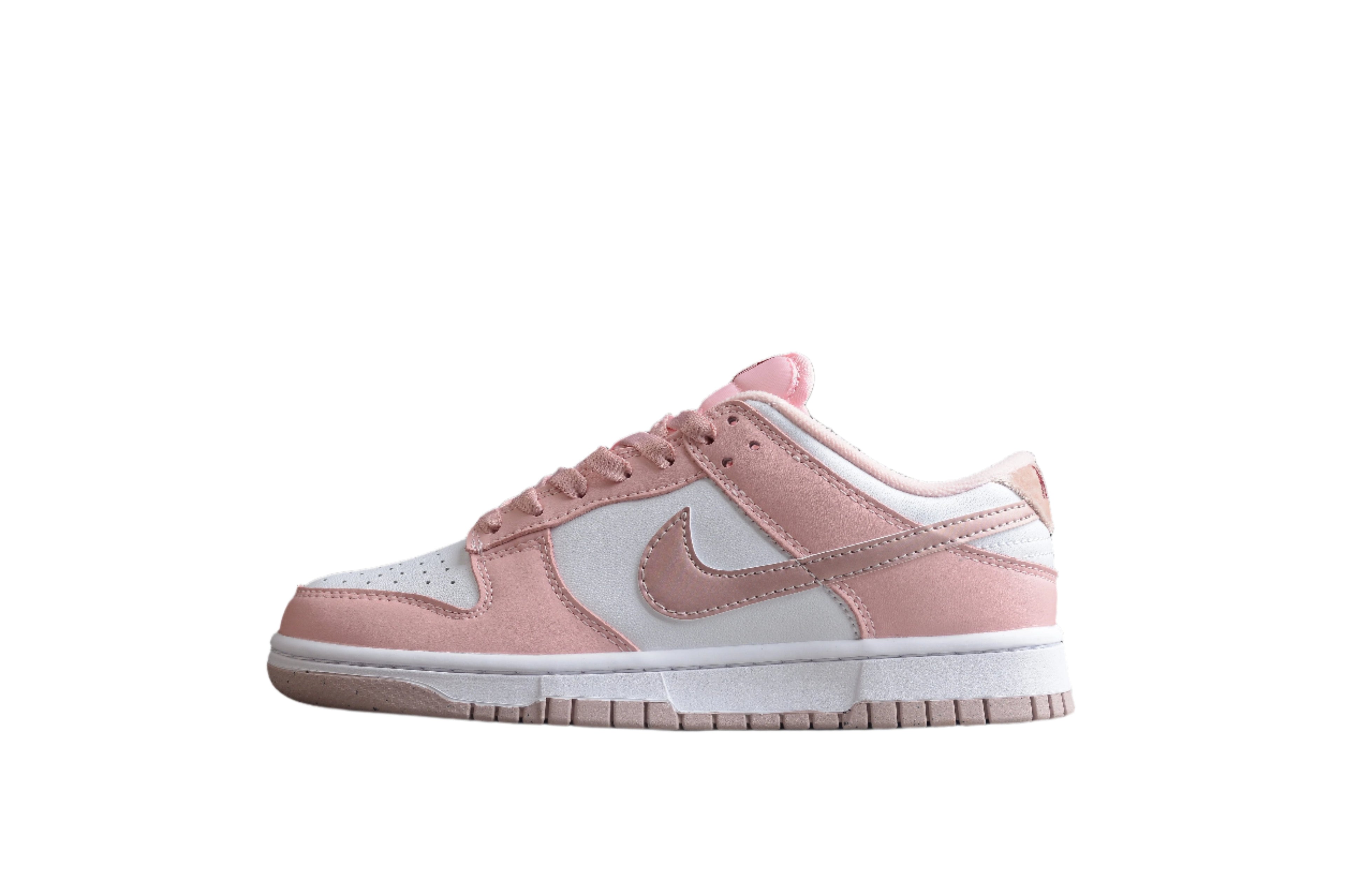 Nike Dunk Low  SB Light Pink