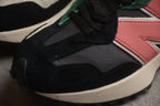 New Balance 327 Black / Pink