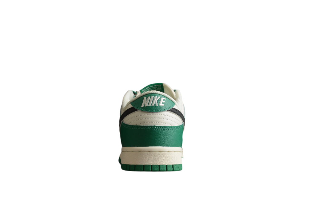 Nike Dunk Low SB Pale Ivory / Black / Malachite Green