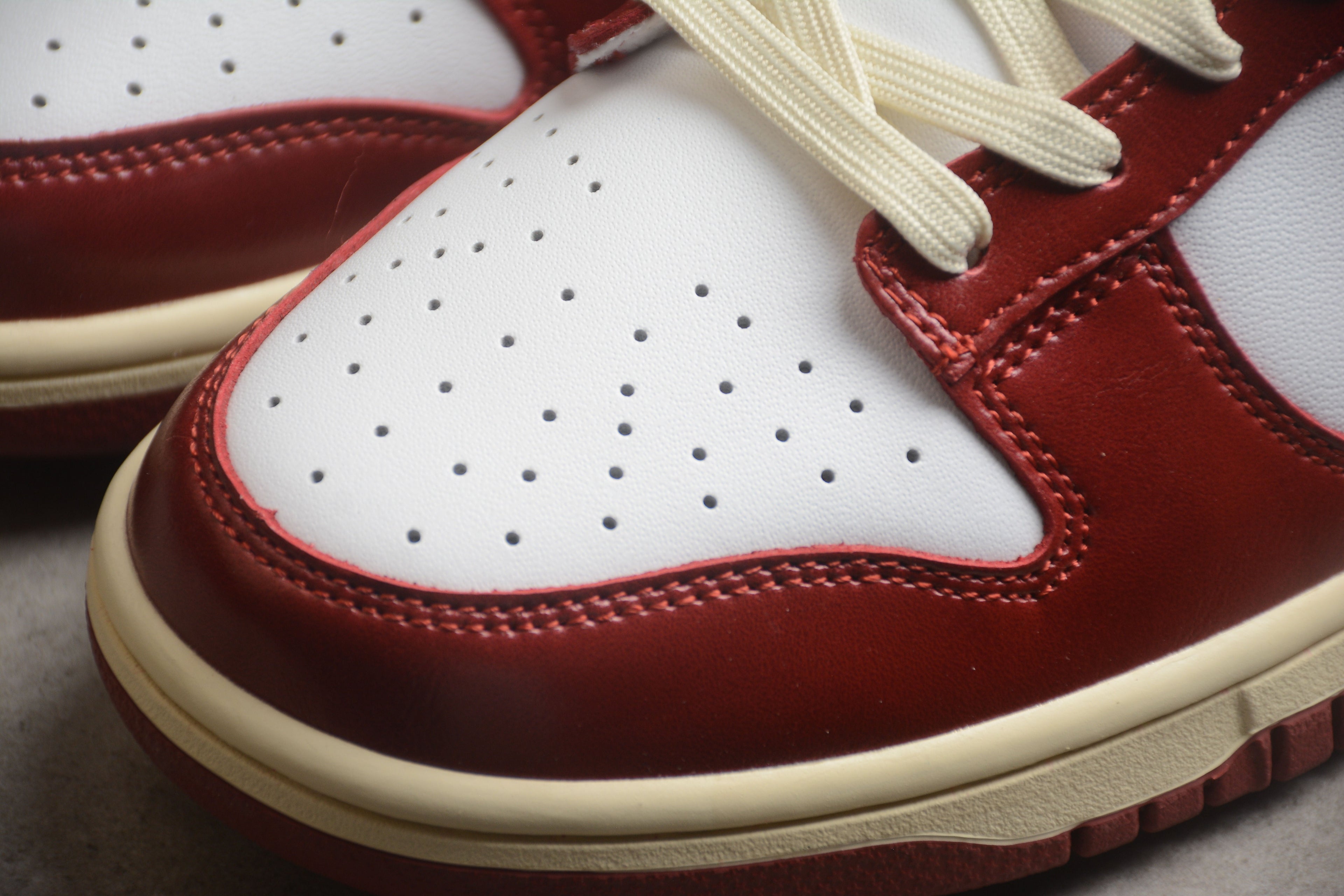 Nike Dunk Low SB Team Red