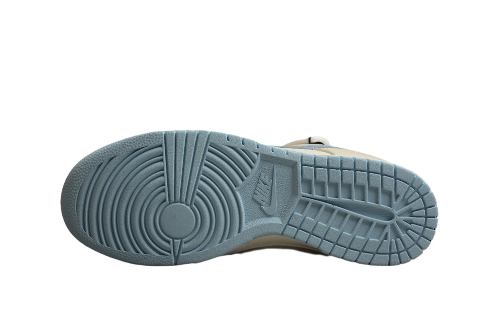 Nike Dunk Low SB Beige / Light Blue