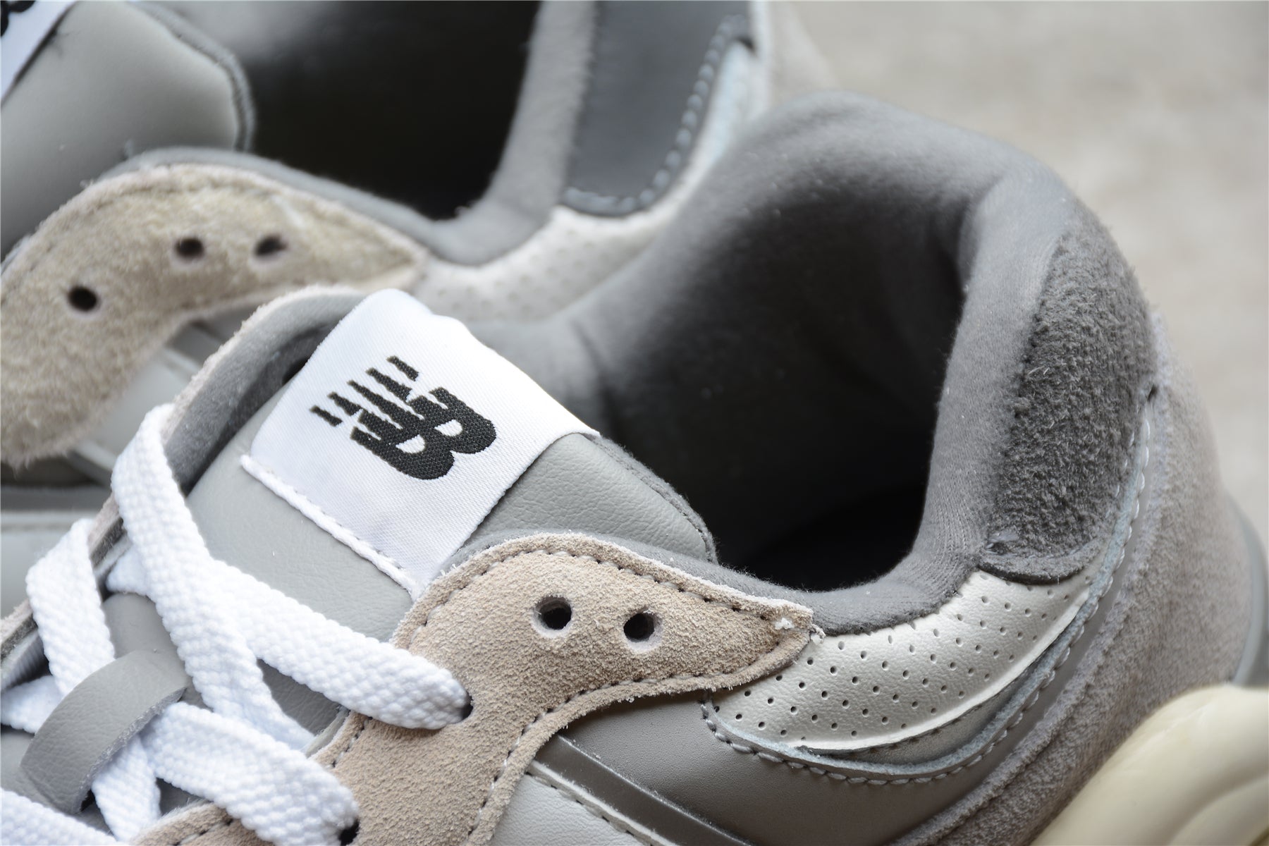 New Balance 5740 Grey