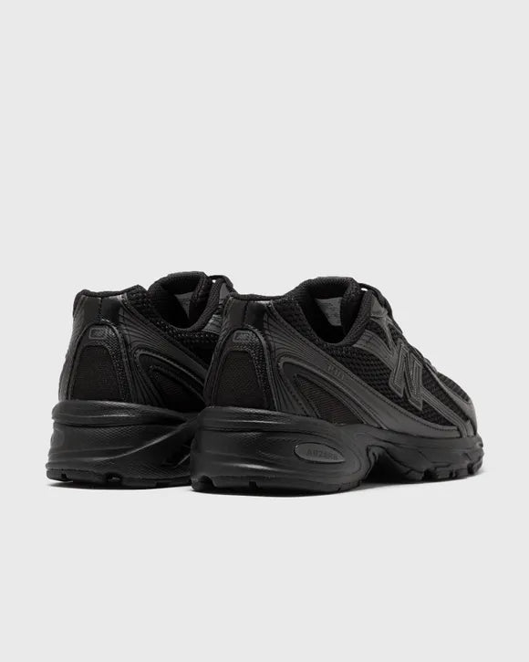 New Balance 740 Black