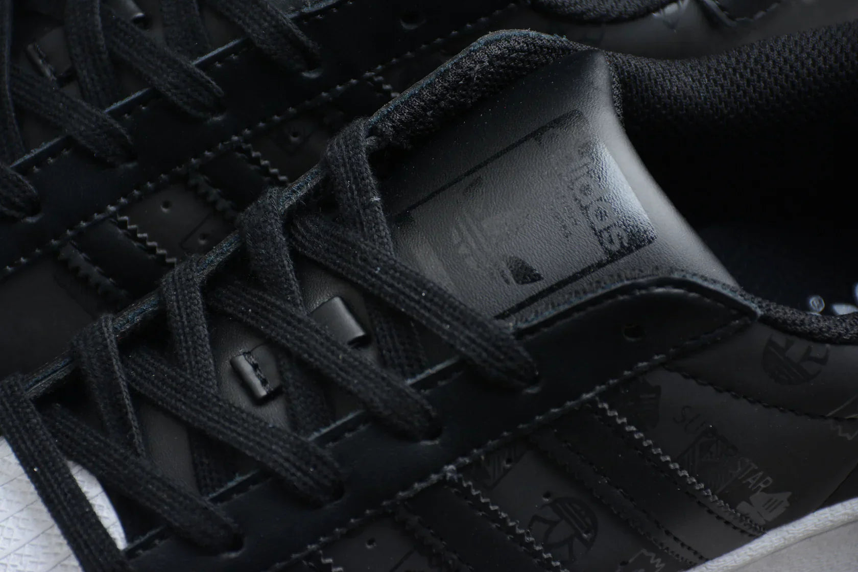 Adidas Superstar Black / White