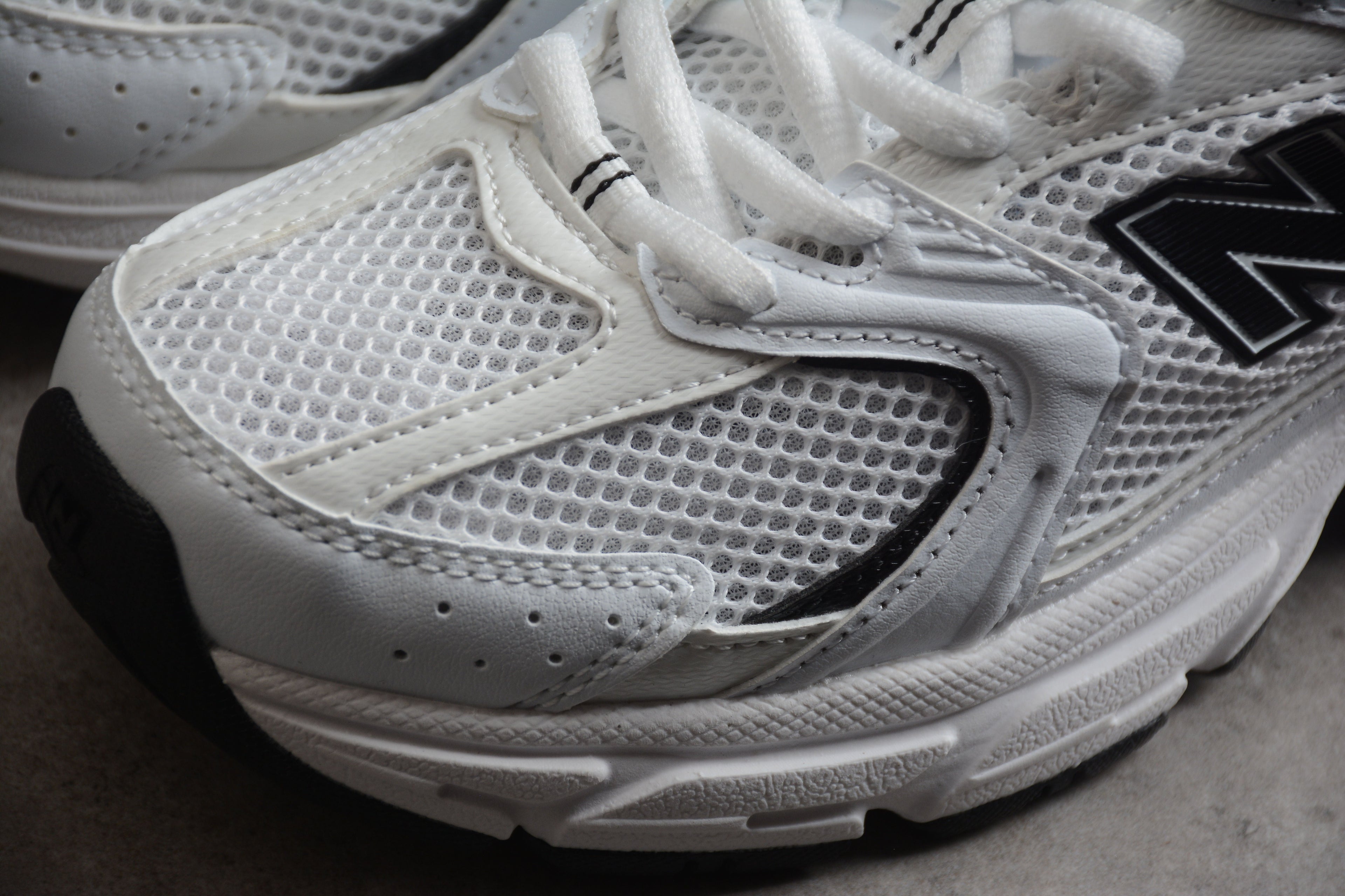 New Balance 530 White / Black