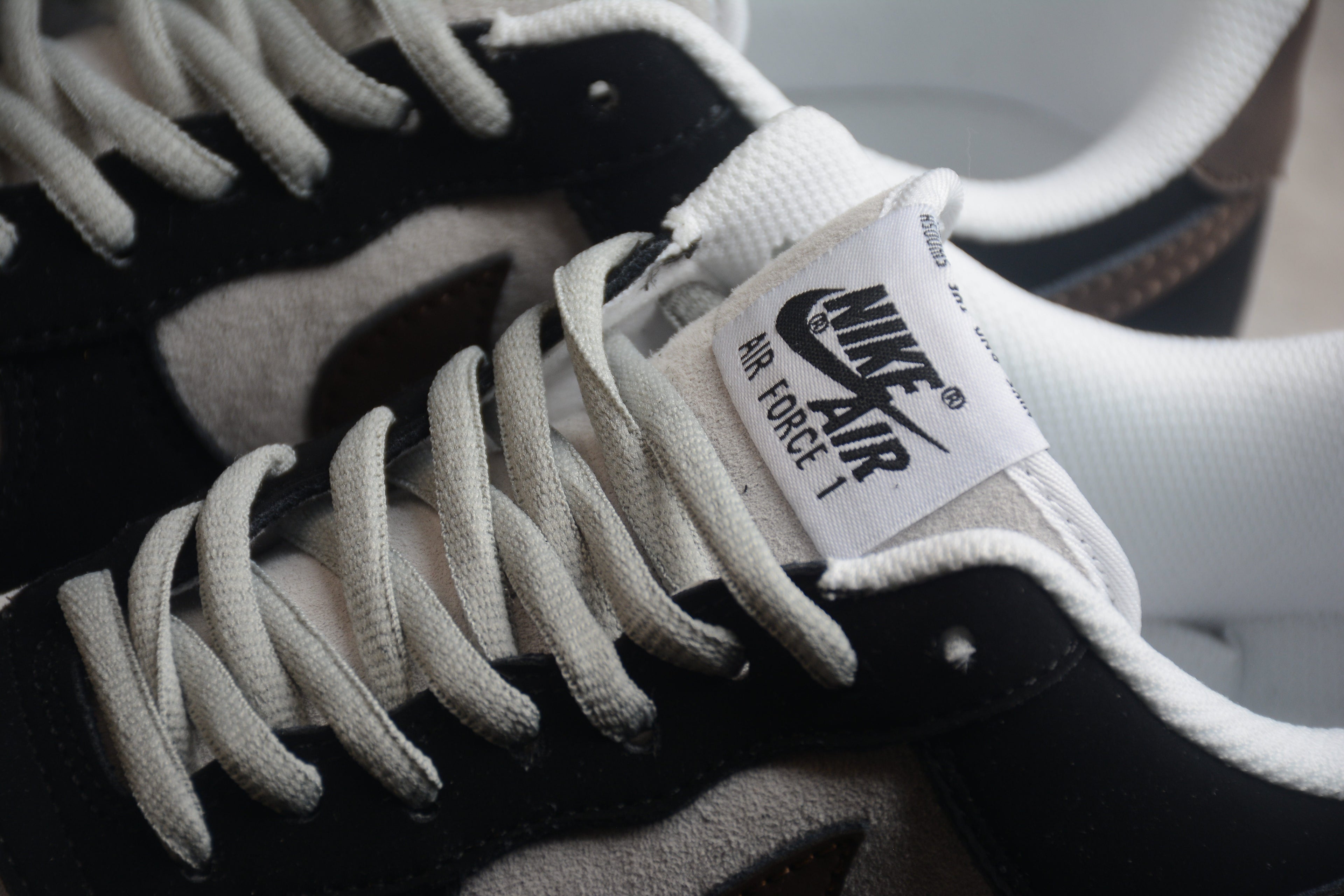 Nike Air Force One Black / Mocha