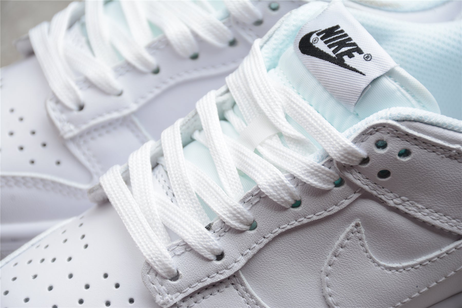 Nike Dunk Low  SB White