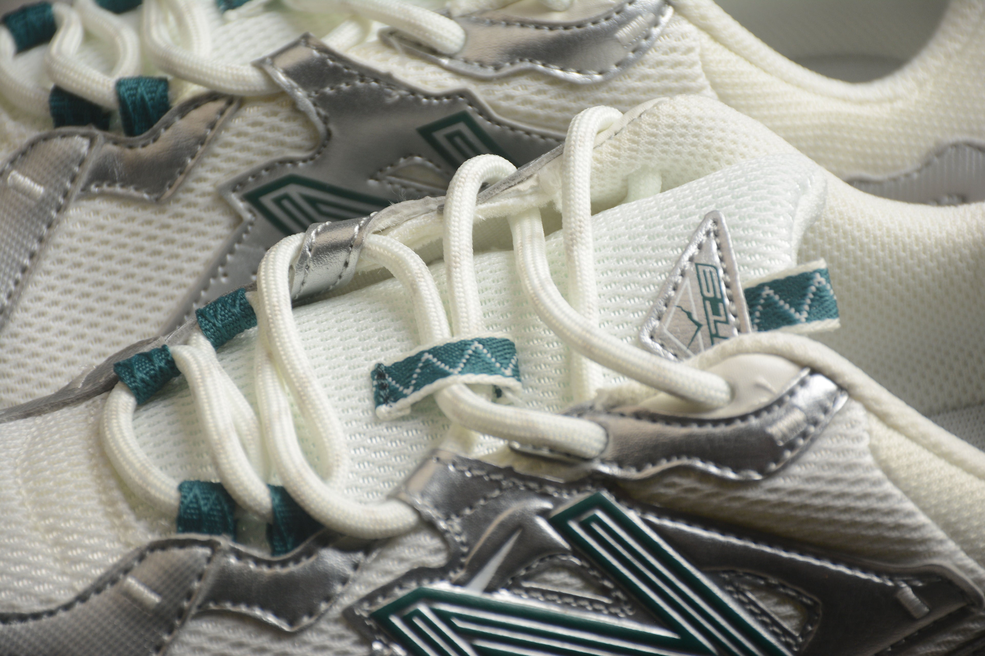 New Balance 610T Silver Reflection