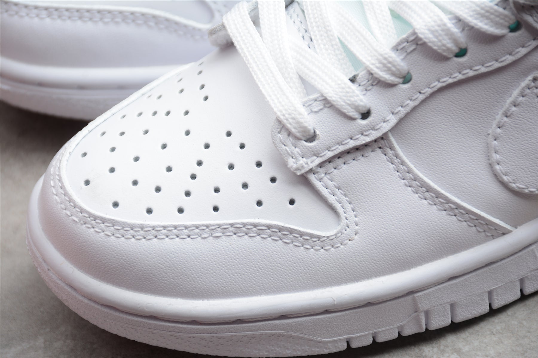 Nike Dunk Low  SB White
