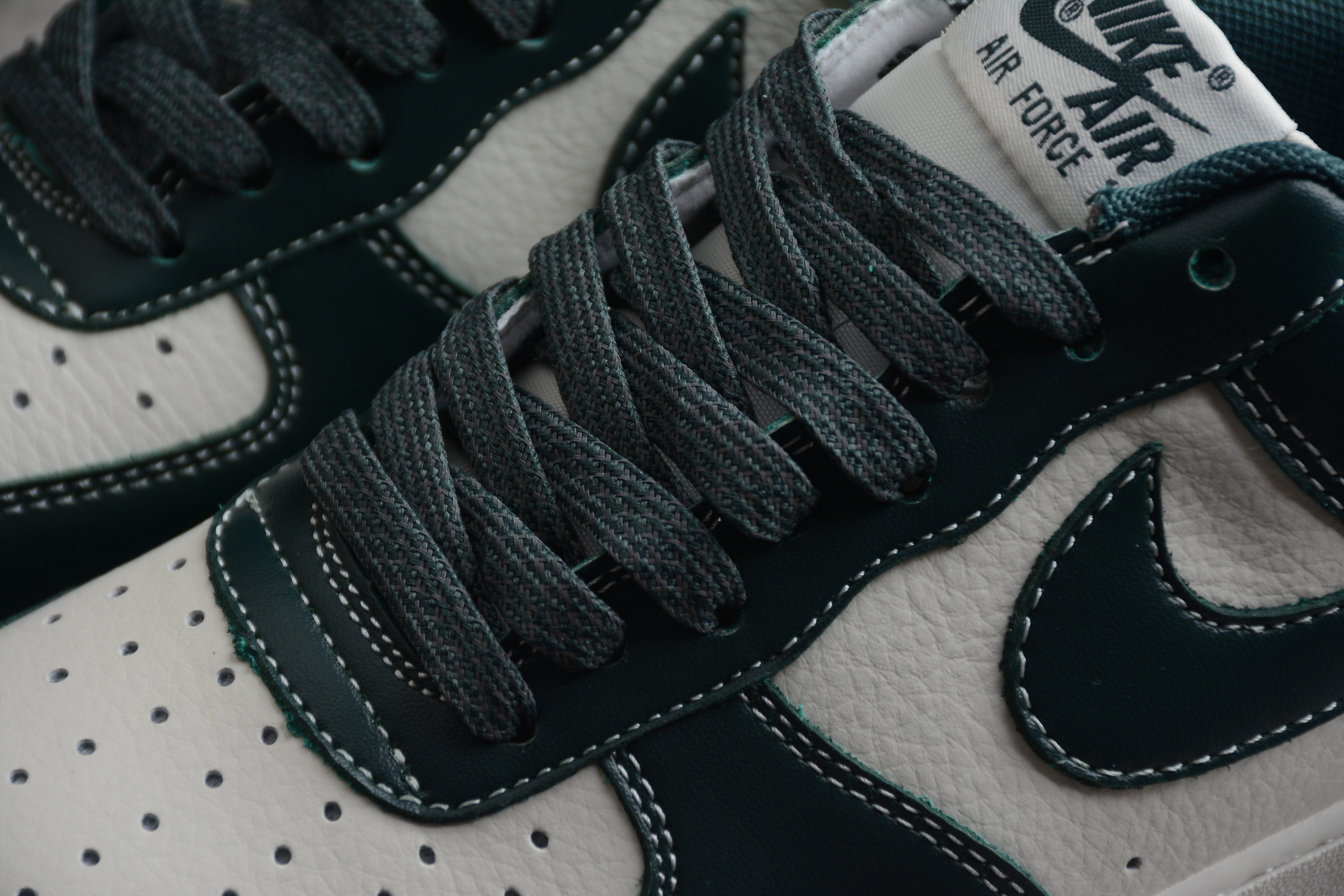 Nike Air Force One White / Dark Green