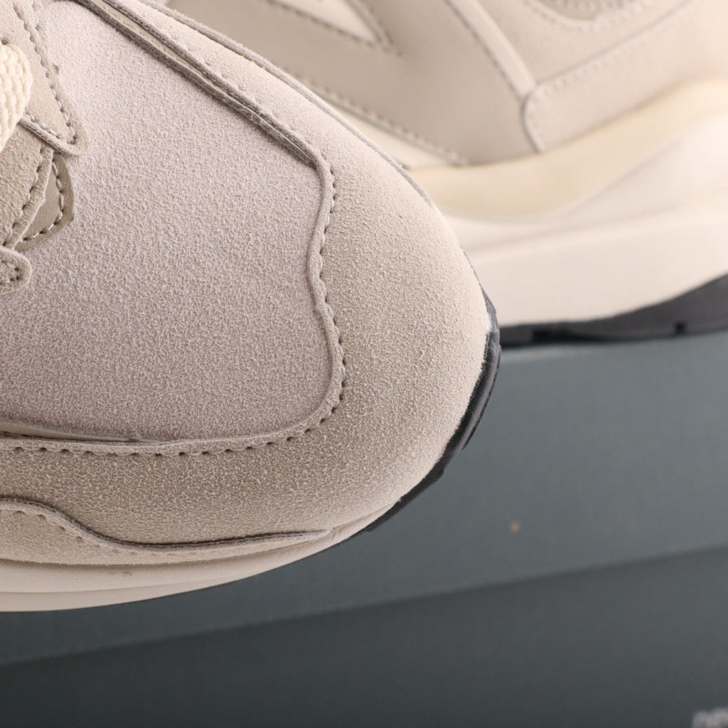 New Balance 5740 Beige / White