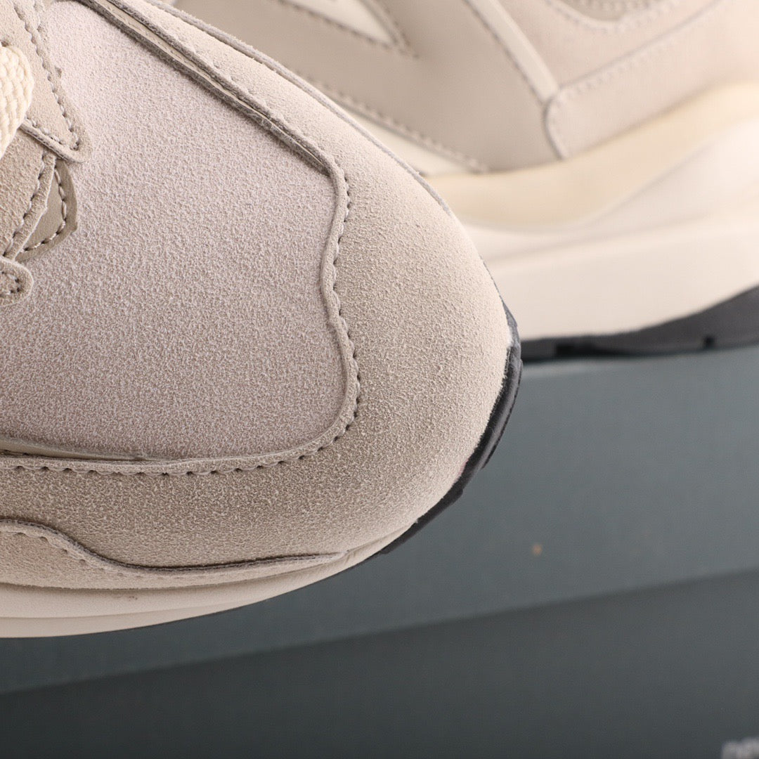 New Balance 5740 Beige / White