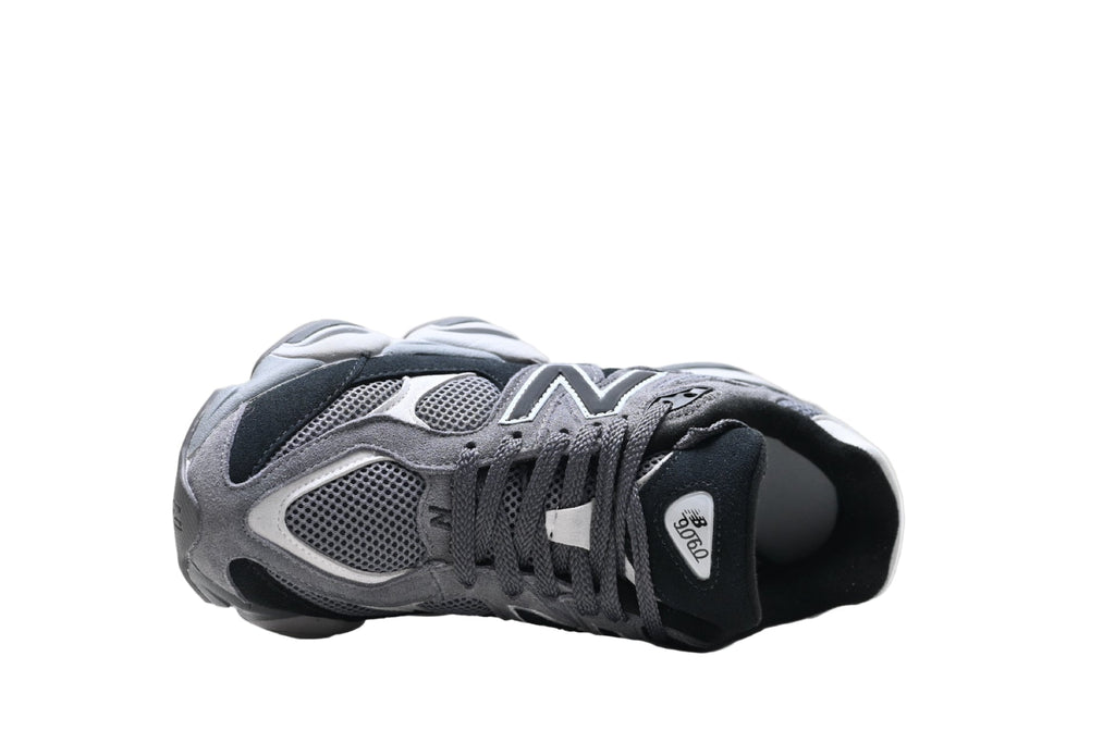 New Balance 9060 Black / Grey