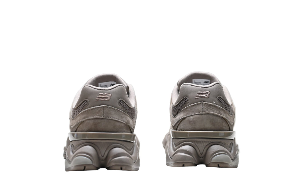 New Balance 9060 Magnet