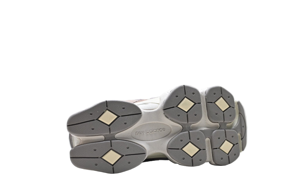 New Balance 9060 Grey / Brown
