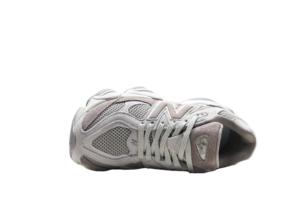 New Balance 9060 Grey / Brown