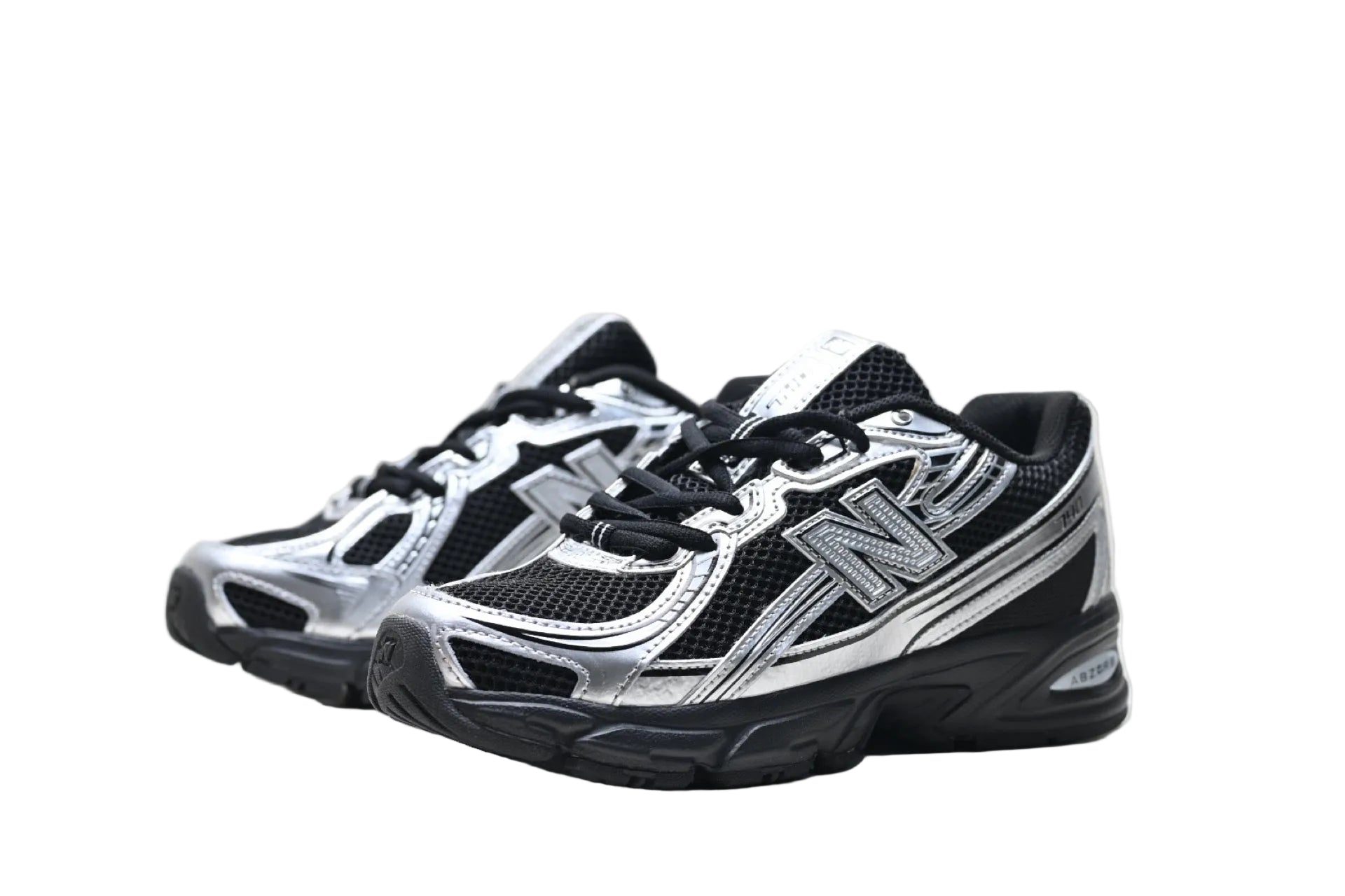 New Balance 740 Black / Silver