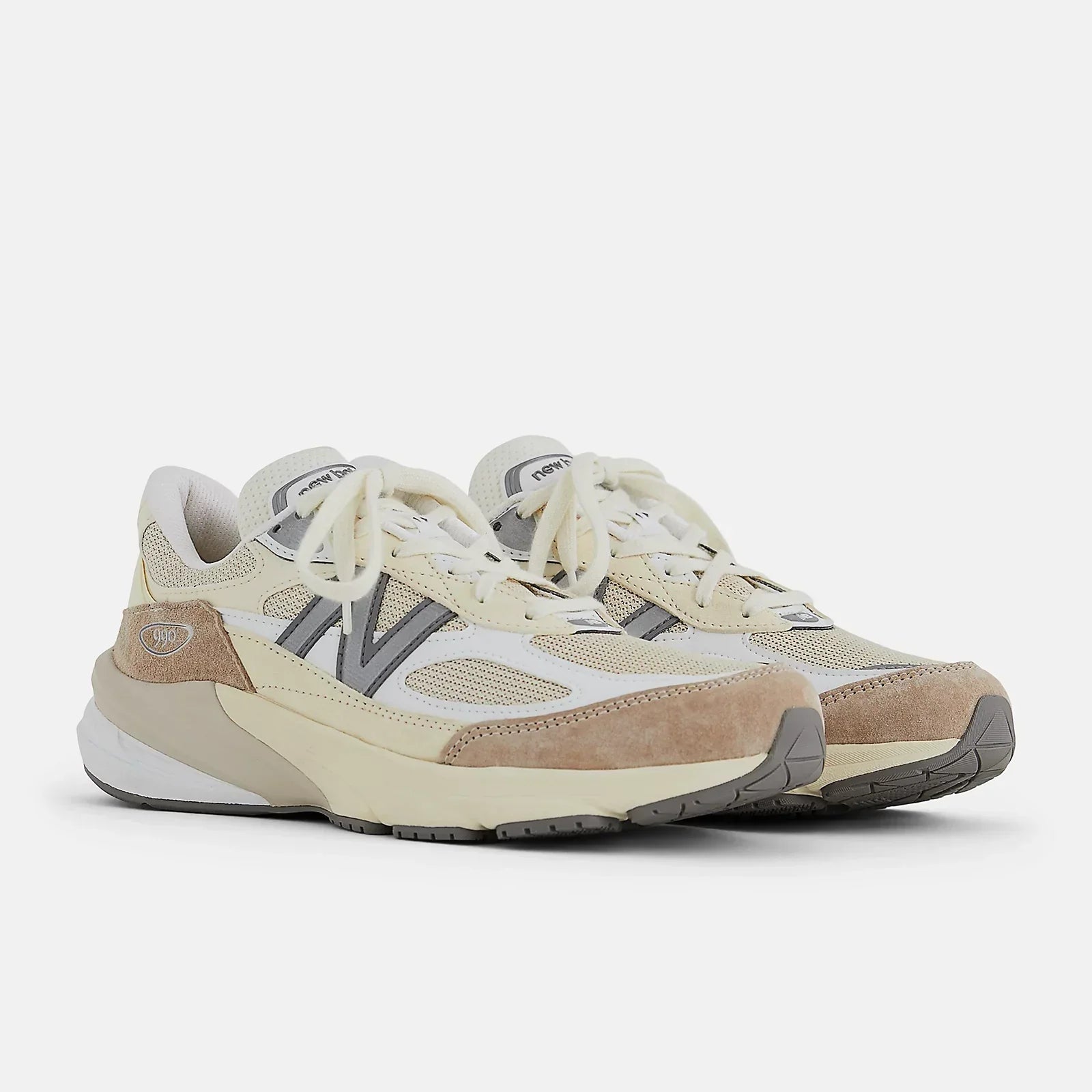 New Balance 990v6 Beige
